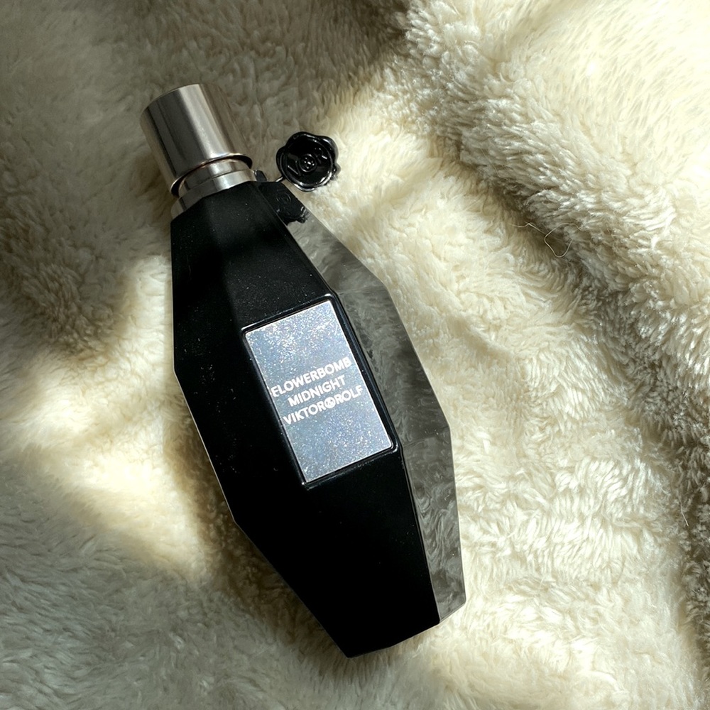 Flower Bomb Midnight. Fragrance